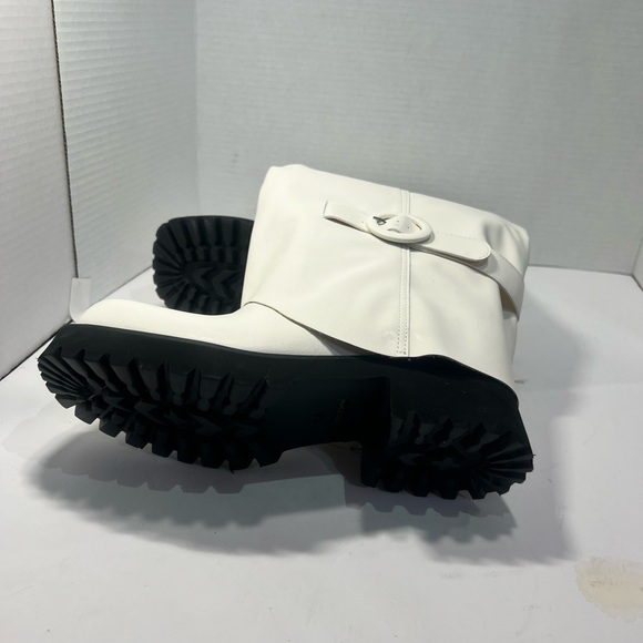 Elegant White Ankle Boots - Picture 5 of 6